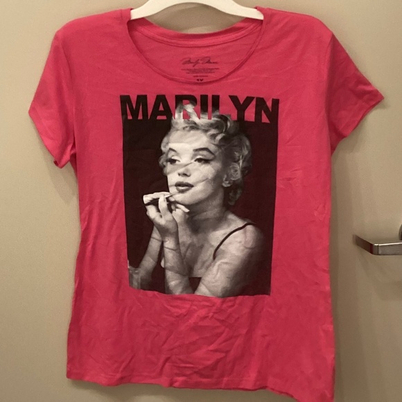 Marilyn Monroe Women’s 1X Photo Solid Pink Adult Short Sleeve T-Shirt Fan Iconic - Picture 1 of 9